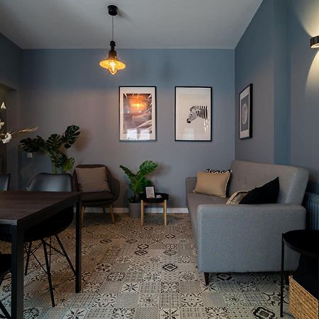Chic Black & White 2Br Retreat On Dambovitei 부쿠레슈티 외부 사진