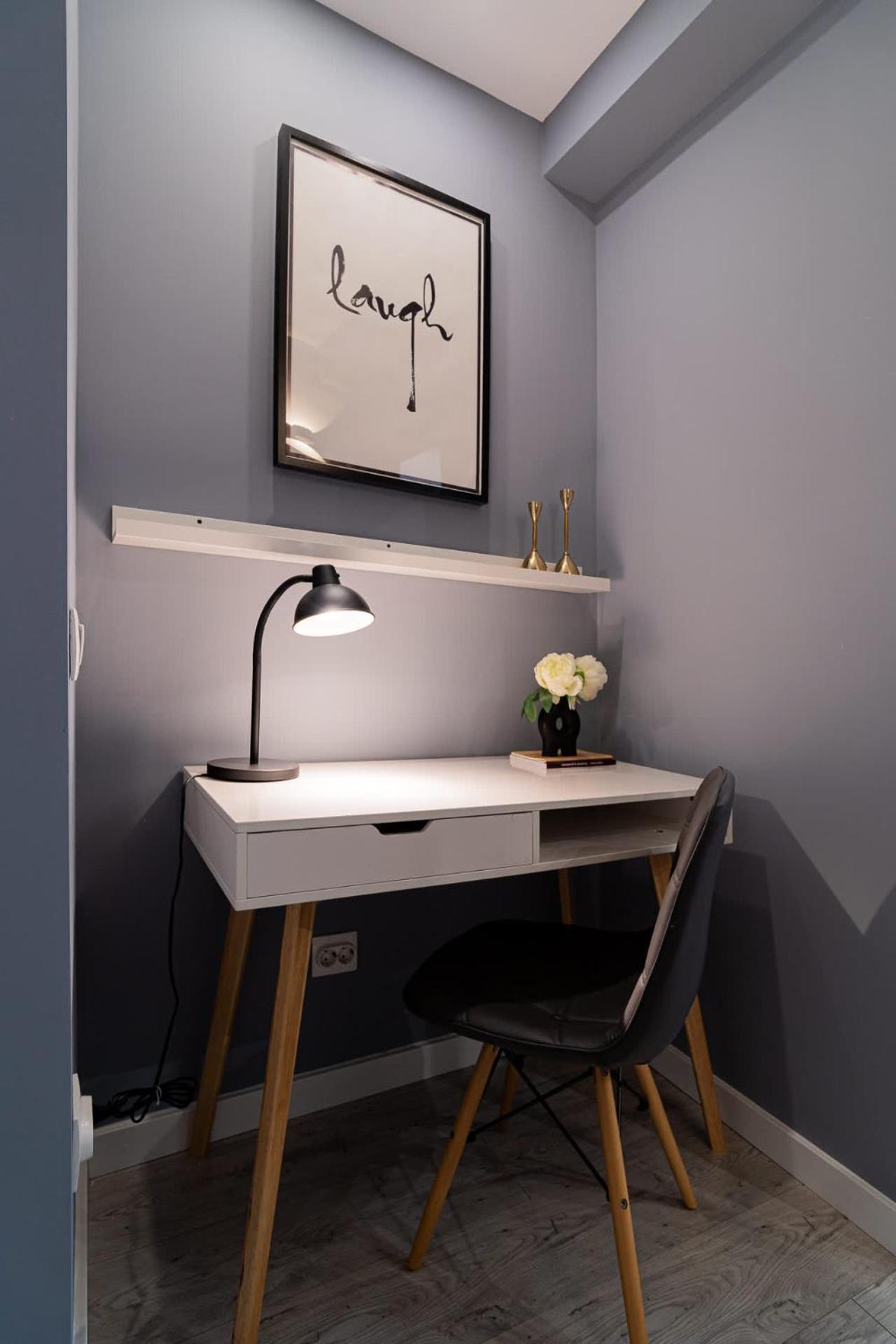 Chic Black & White 2Br Retreat On Dambovitei 부쿠레슈티 외부 사진