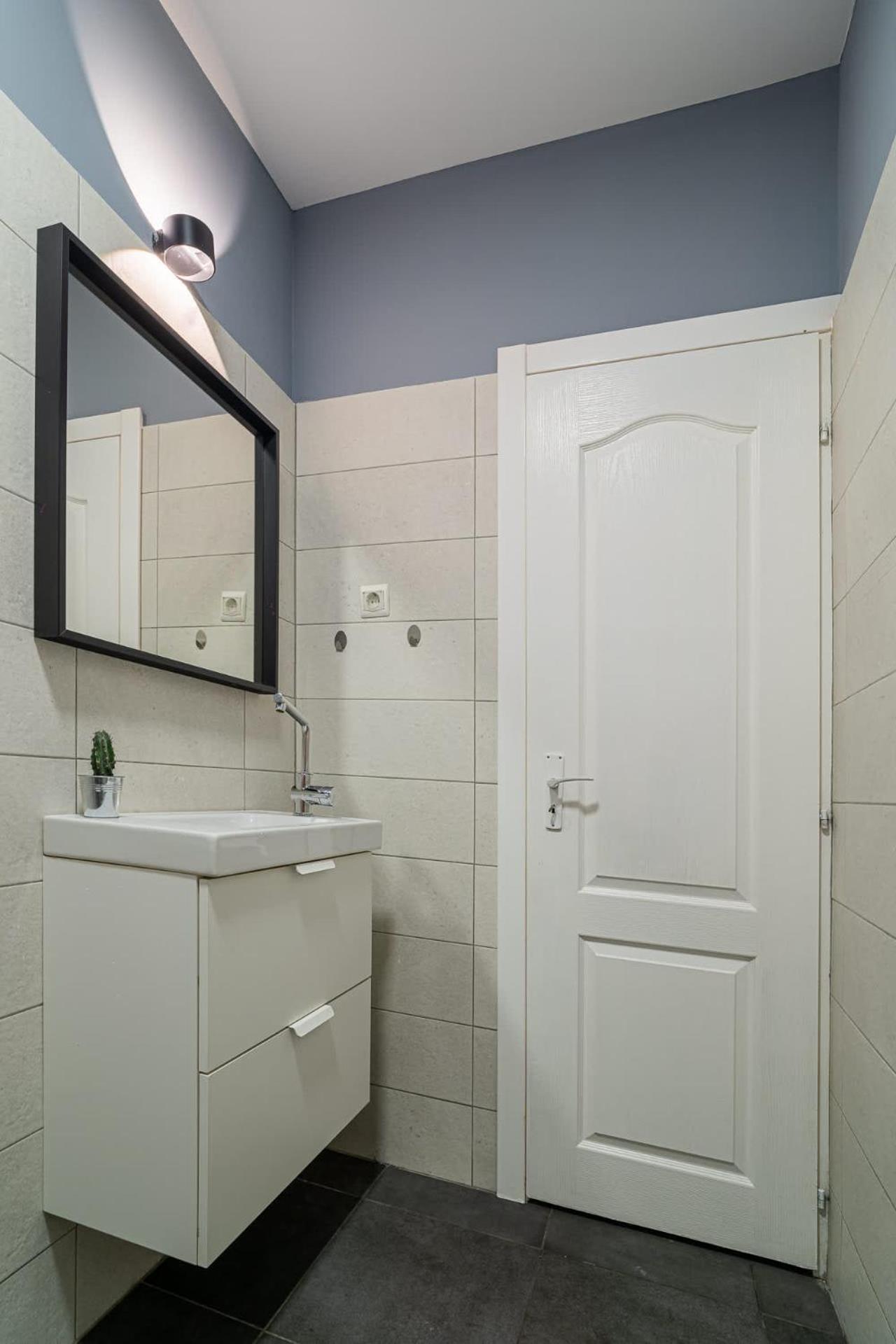 Chic Black & White 2Br Retreat On Dambovitei 부쿠레슈티 외부 사진