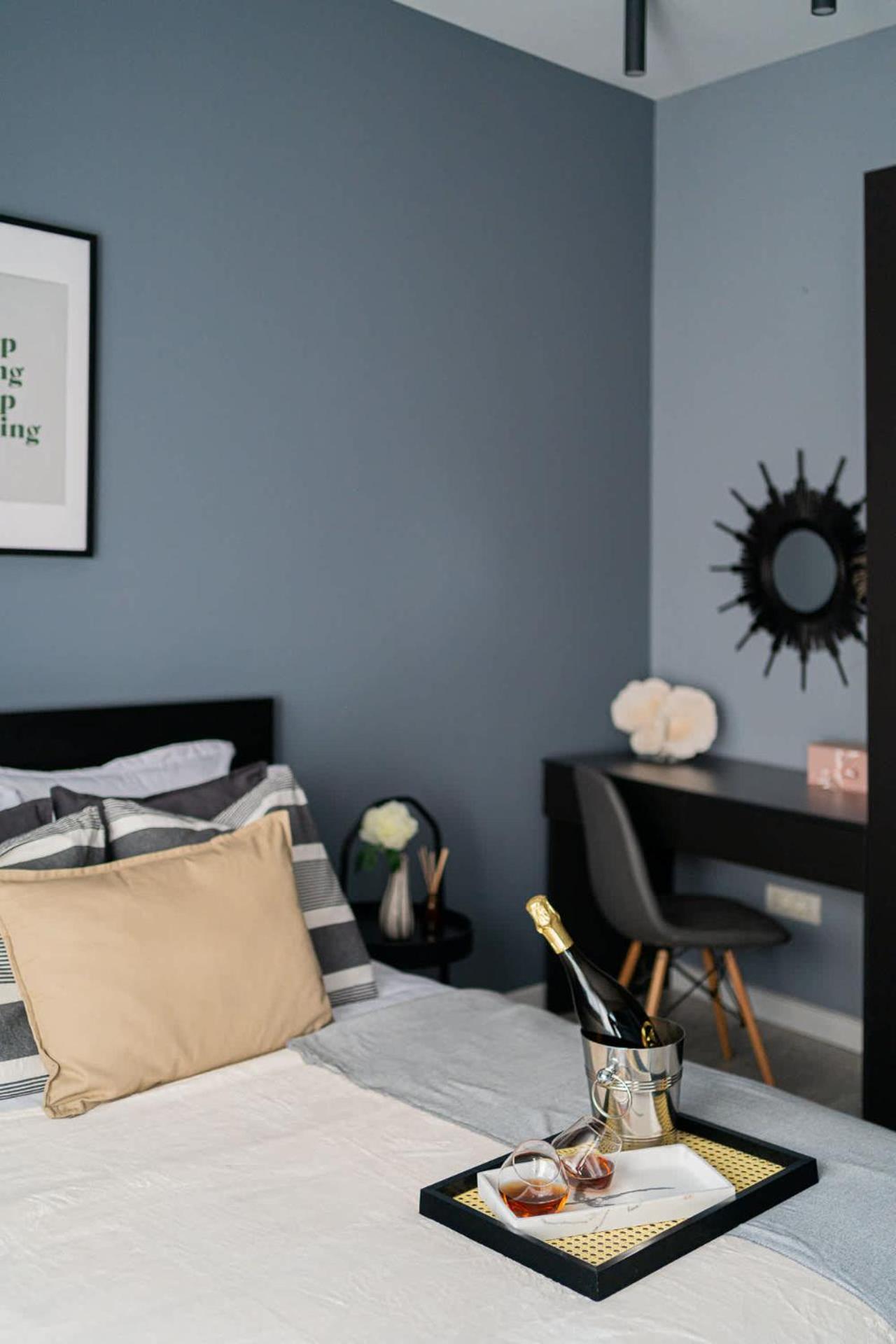 Chic Black & White 2Br Retreat On Dambovitei 부쿠레슈티 외부 사진