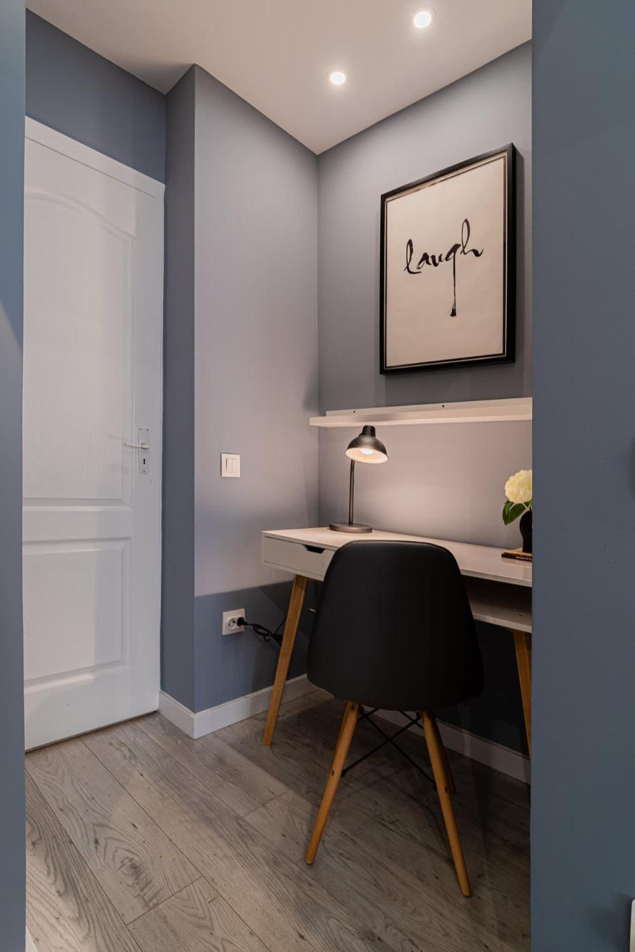 Chic Black & White 2Br Retreat On Dambovitei 부쿠레슈티 외부 사진