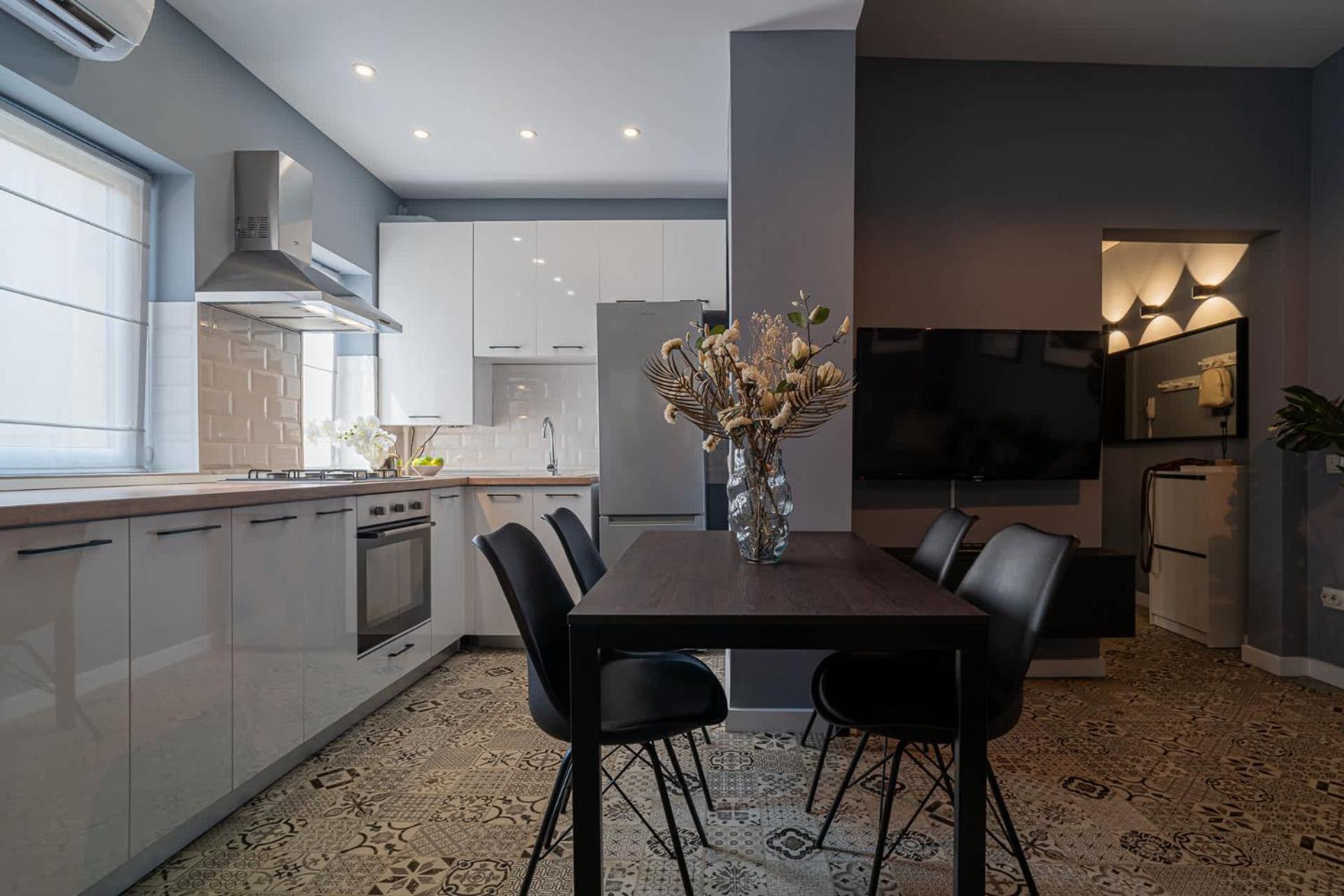 Chic Black & White 2Br Retreat On Dambovitei 부쿠레슈티 외부 사진