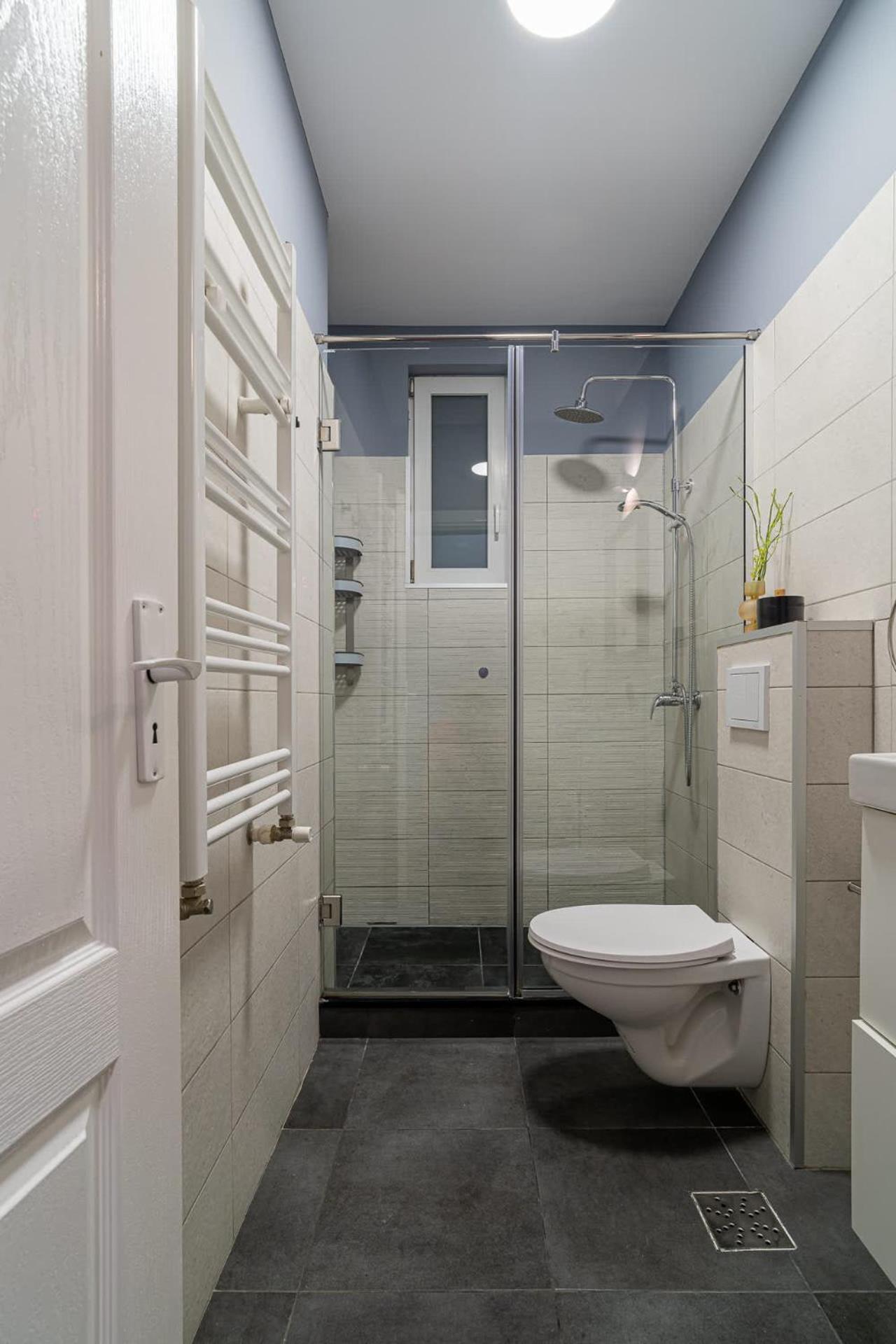 Chic Black & White 2Br Retreat On Dambovitei 부쿠레슈티 외부 사진