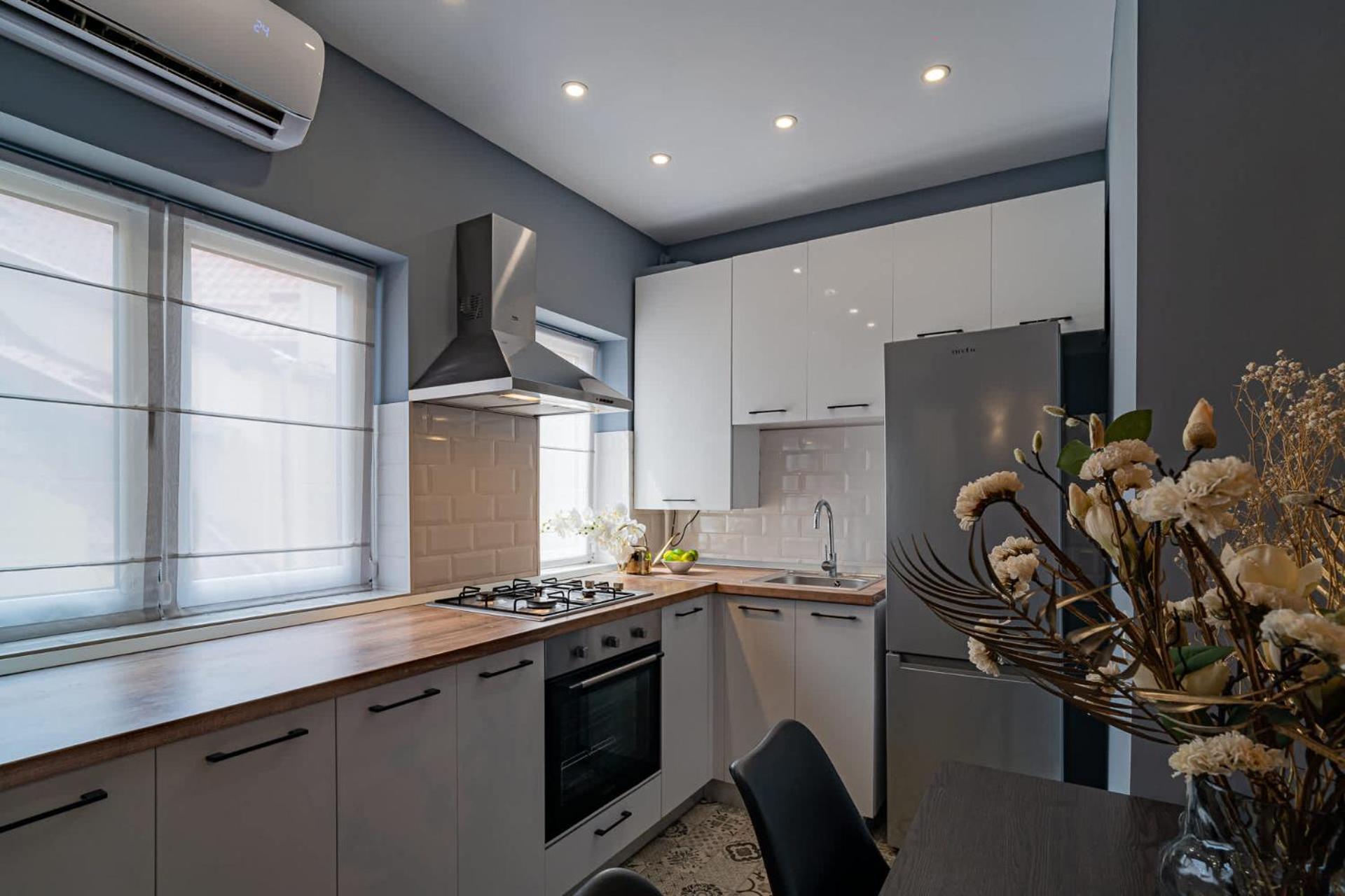 Chic Black & White 2Br Retreat On Dambovitei 부쿠레슈티 외부 사진